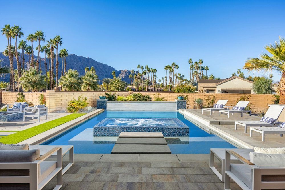 (21) Casa Mirage Main Image